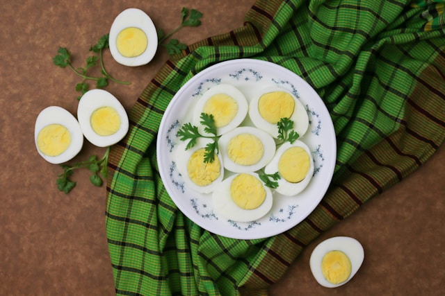 Plate with eggs as a healthy protein meal for adults focused on protein after 40.